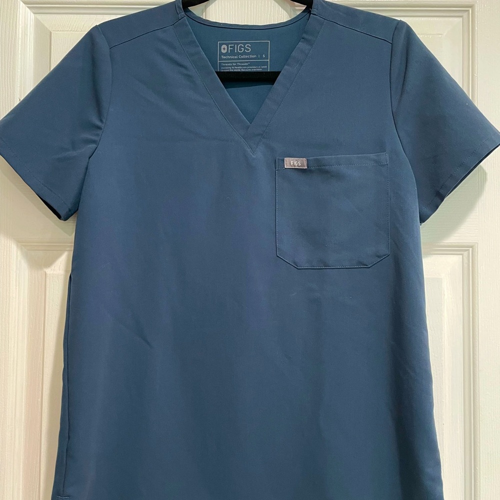 Figs Limited edition Dark Harbor Catarina One pocket top & Zamora jogger scrubs